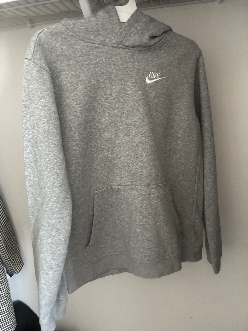 Nike boy’s Heather Gray Pullover Hoodie Sweatshirt